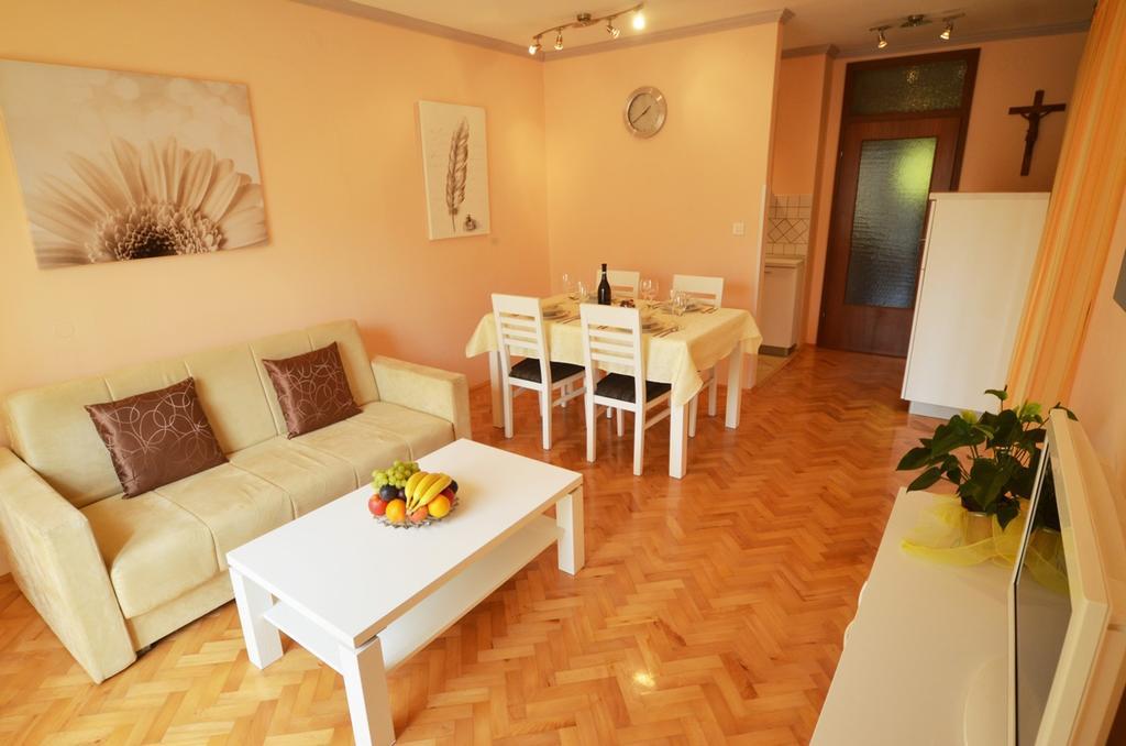 Apartments Benussi 1045 罗维尼 外观 照片